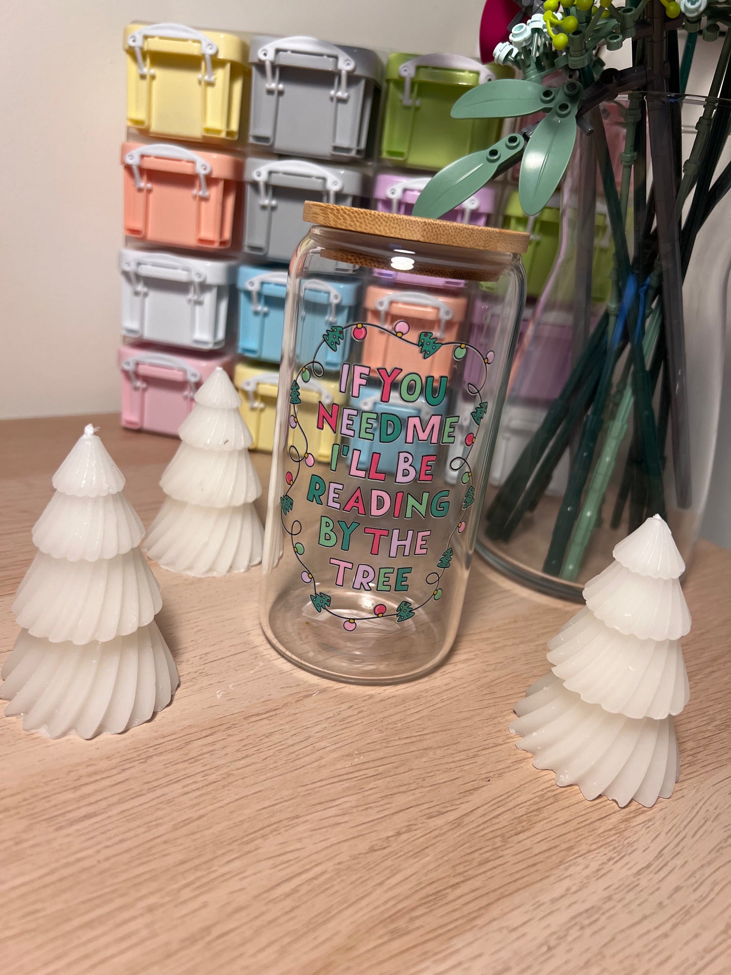 Reading by the Christmas Tree 16oz Glass Tumbler