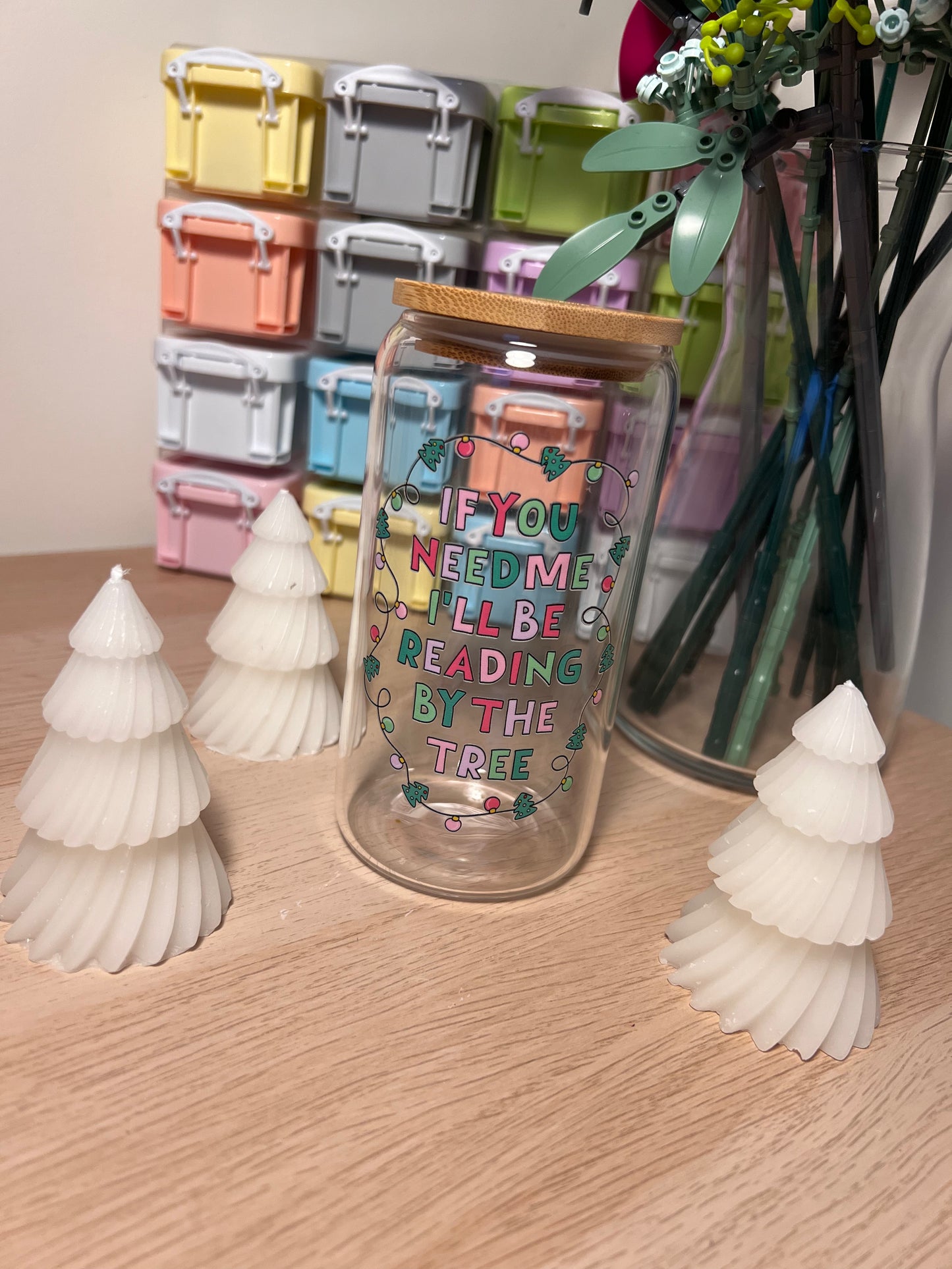 Reading by the Christmas Tree 16oz Glass Tumbler